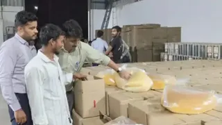 Gandhinagar: છત્રાલ GIDCમાં નકલી ઘી બનાવતી ફેક્ટરીનો પર્દાફાશ, પોલીસ રેડમાં 1.67 કરોડનો મુદ્દામાલ જપ્ત
