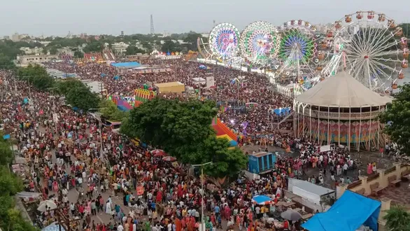 rajkot-lok-mela-stall-auction-highest-bid-7-lakh-mc-earns-3-crore