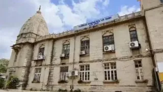Vadodara: રાજ્ય સરકારના પ્રતિબંધ બાદ વડોદરા મનપાનું એક્શન, એનાલોગ પનીર, ચીઝ અને બટરના વેચાણ પર સામે કડક કાર્યવાહી શરુ
