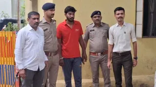 Rajkot: ચાલુ ટ્રેનમાંથી ધક્કો મારીને પ્રેમિકાની હત્યા કરનાર પ્રેમી પકડાયો, ગુંદાળા ફાટક પાસેથી ક્ષત-વિક્ષત હાલતમાં મહિલાનો મૃતદેહ મળ્યો હતો