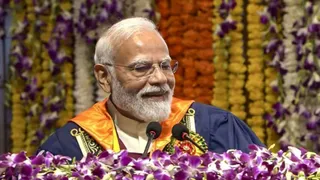 IIT દિલ્હીના દીક્ષાંત સમારોહમાં પીએમ મોદીનો હળવો અંદાજ: ‘હું બાબા બાગેશ્વર નથી...’ કહેતાં જ હોલમાં હાસ્યનું મોજું ફરી વળ્યું