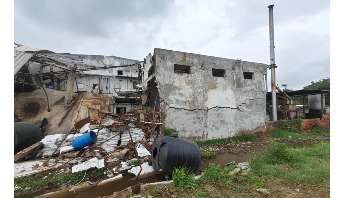 Vadodara News:પાદરાના લુણામાં આવેલી આશીષ ઓર્ગેનિક કંપનીમાં પ્રચંડ રિએક્ટર બ્લાસ્ટ;ઈમારતનો ભાગ ધરાશાયી,4 કામદારો ઈજાગ્રસ્ત