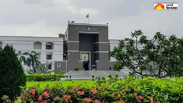 gujarat-high-court-verdict-rti-applicant-must-examine-official-records-personally