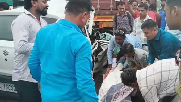 vadodara-news-car-driver-killed-after-colliding-with-container-on-padra-jambusar-highway-accident