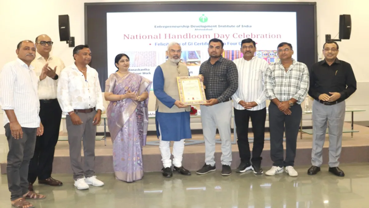 અમદાવાદમાં રાષ્ટ્રીય હેન્ડલૂમ દિવસ: ચાર હસ્તકલાને GI ટેગ