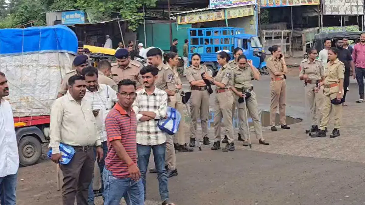 Vadodara: તાંદલજામાં અકસ્માદ બાદ કિસ્મત ચોકડી પરથી દબાણો દૂર કરાયા, વેપારીઓ અને મનપા અધિકારીઓ વચ્ચે ઘર્ષણ સર્જાયું