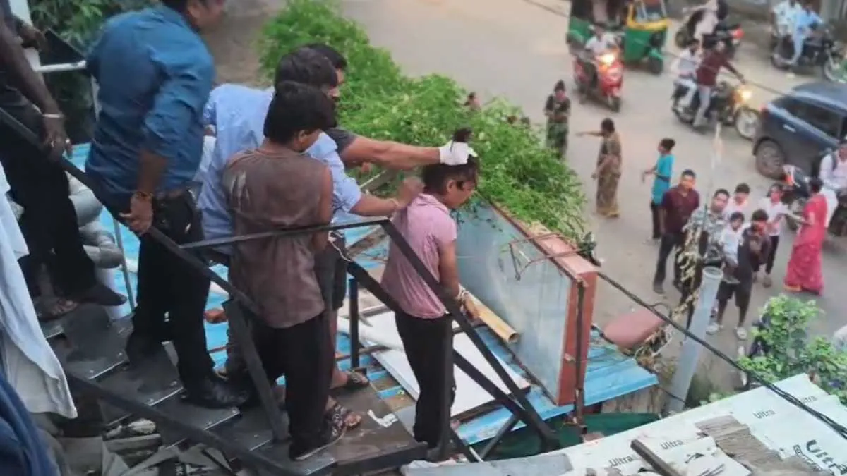 Vadodara: ભાયલીમાં શ્વાન જેવી વિચિત્ર હરકતો કરનાર યુવકને હડકવા નહતો, તબીબી તપાસમાં નશાની લત કે માનસિક બીમાર હોવાનો ઘટસ્ફોટ