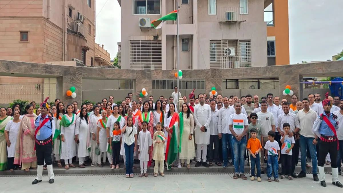 અમદાવાદ ખાતે સ્વરા ગ્રુપે સ્વતંત્રતા દિવસની ઉજવણી કરવામાં આવી, બાળકો સહિત મોટી સંખ્યામાં લોકોએ ભાગ લીધો