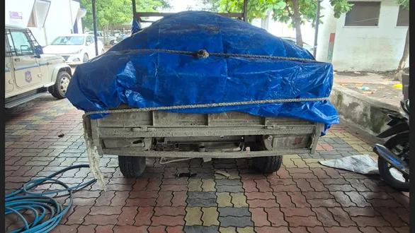 surat-news-network-of-stealing-cement-loaded-in-trucks-busted-2-accused-arrested-assets-worth-rs-1565-lakh-seized