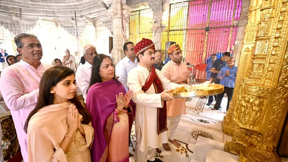 gautam-adani-family-visits-mahudi-jain-temple-in-gujarat-ahead-of-paryushan