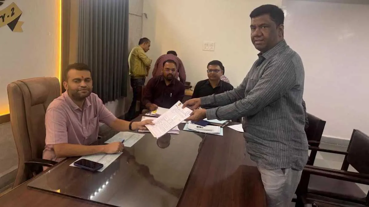 Rajkot Lodhika Sangh Election: મેન્ડેટ વિના યોજાશે રા.લો. સંઘની ચૂંટણી, ઉમેદવારી ફોર્મ ભરવા માટે લાઈનો લાગી