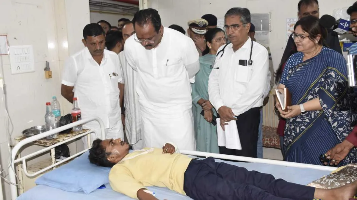 Bhavnagar Hooch Tragedy: મંત્રી જીતુ વાઘાણી સર ટી. હોસ્પિટલની મુલાકાતે, લઠ્ઠાકાંડના અસરગ્રસ્ત દર્દીઓના ખબરઅંતર પૂછ્યા