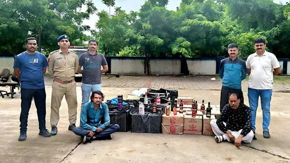gujarat-liquor-smuggling-vadodara-harani-police-seizes-foreign-liquor-worth-rs-21-lakh-from-mp-luxury-bus