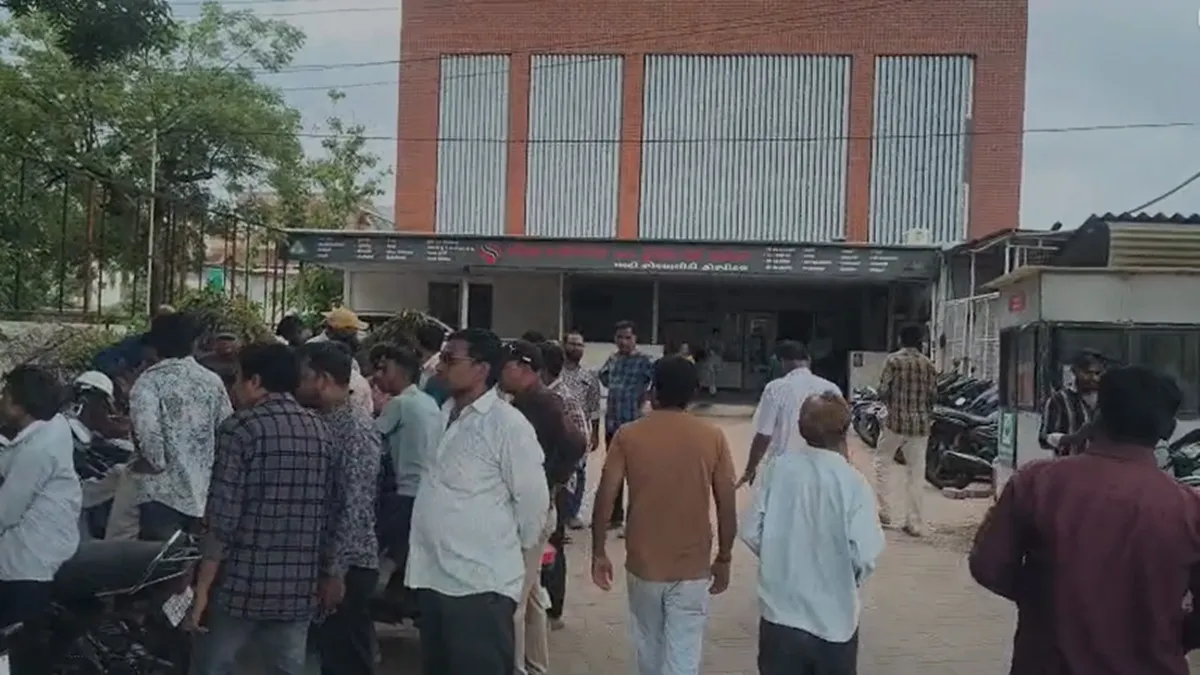 Vadodara News:GSFC યુરિયા પ્લાન્ટમાં ગેસ ગળતર; રૂટિન મેન્ટેનન્સ દરમિયાન ઝેરી ગેસ છૂટતા એક કામદારનું કમનસીબ મોત