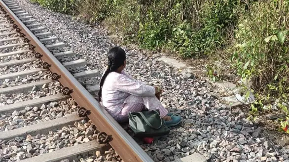 raebareli-train-suicide-viral-photo-before-death-sparks-outrage