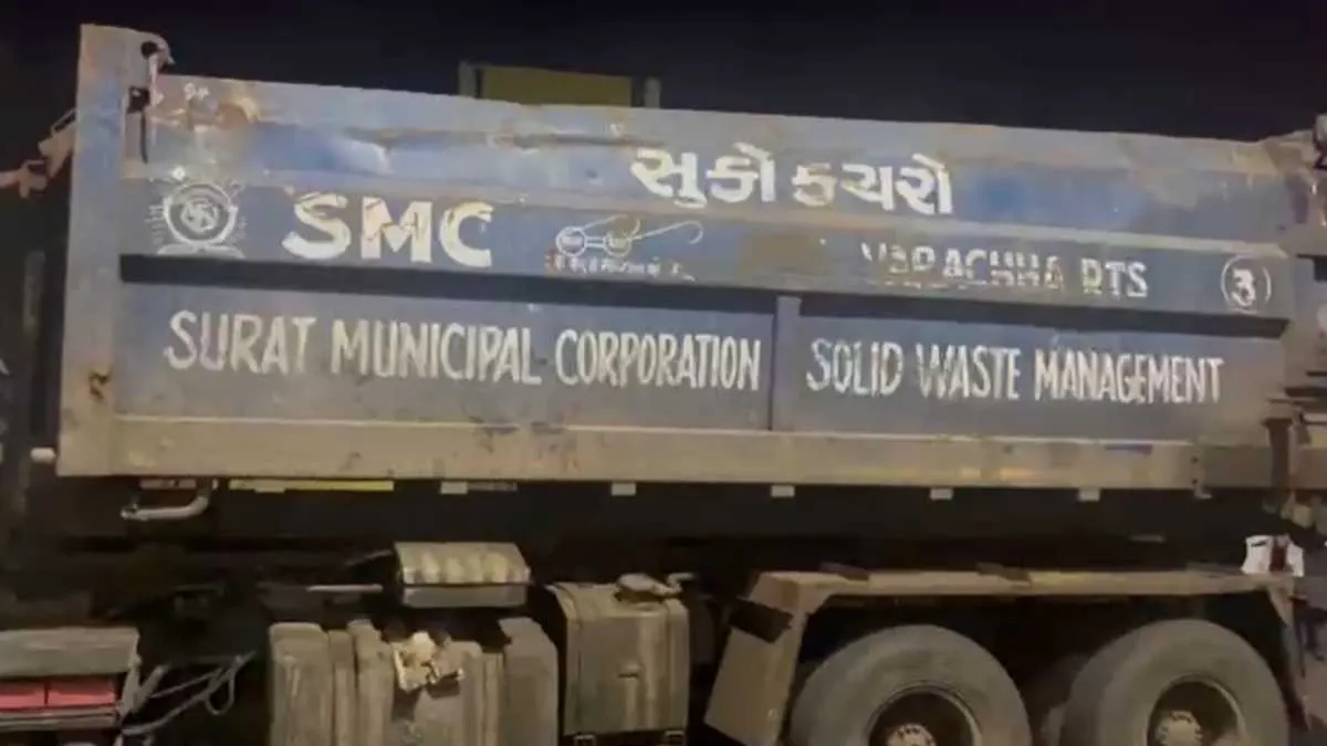 સુરતમાં માંતેલા સાંઢ માફક દોડતા ડમ્પરોનો ત્રાસઃ ગણપતિનું ડેકોરેશન જોવા નીકળેલા બે મિત્રોને ઉડાવ્યા, ટાયર નીચે આવી જતાં એકનું મોત
