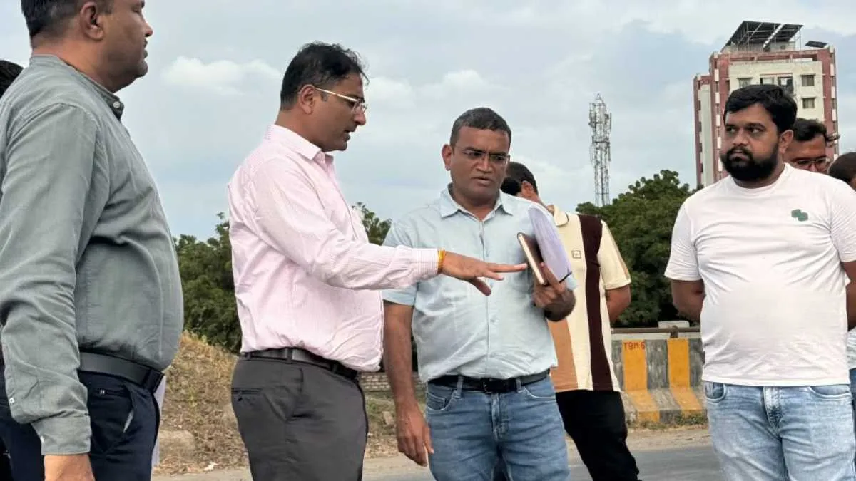 Rajkot: નવા રિંગ રોડ પર બ્રિજના કામમાં બેદરકારી સામે કમિશનરની લાલ આંખ, બે ઈજનેરો તાત્કાલિક સસ્પેન્ડ
