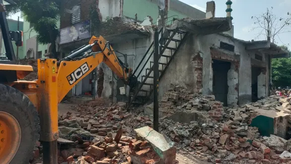 ahmedabad-demolition-drive-in-saraspur-rakhial-rdp-road-line-amc-encroachment
