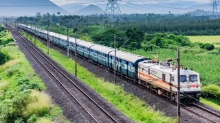 Railway Update: દિવાળી અને છઠ્ઠ પૂજા માટે ટ્રેનો હાઉસફુલ, ટિકિટ બુકિંગ બંધ: UP-બિહાર જતી ટ્રેનોમાં વેટિંગ 200 પાર