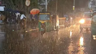 લાંબા વિરામ બાદ વડોદરામાં મેઘરાજાની ધમાકેદાર બેટિંગ: બફારાથી મુક્તિ, ખેડૂતોમાં હરખની હેલી