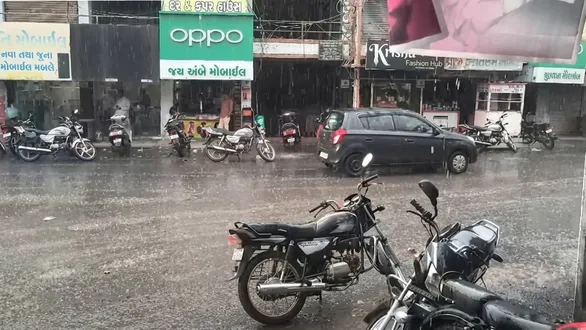 gujarat-rain-update-heavy-downpour-in-233-talukas-barwala-records-highest-33-inches