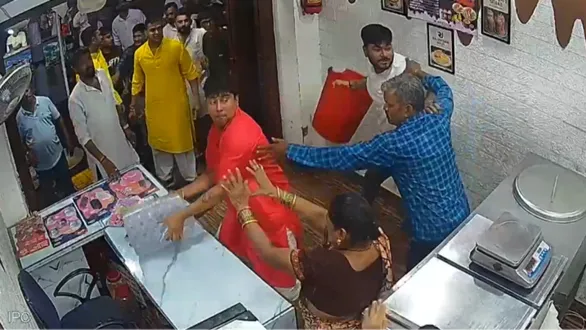 vadodara-chokhandi-ganesh-festival-donation-extortion-kulfi-shop-vandalism-assault