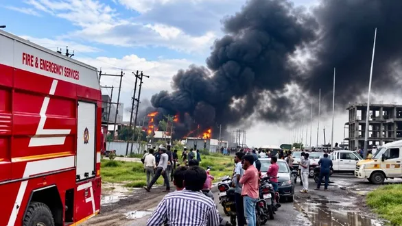 bharuch-news-massive-fire-breaks-out-at-mordaria-chemical-company-in-saykha-gidc