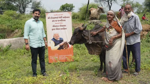 pm-modi-birthday-sitavan-gir-gaushala-donates-76-gir-cows-to-needy-women