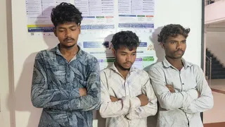 Rajkot: રેલનગરમાં બહેનની છેડતી કરનારા શ્રમિકની હત્યા, ત્રણ ભાઈઓએ ગળેટૂંપો આપી મારી નાંખ્યા બાદ લાશ અગાશી પરથી નીચે ફેંકી દીધી