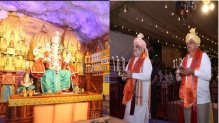 ગૃહમંત્રી અમિત શાહ અને મુખ્યમંત્રી ભૂપેન્દ્ર પટેલ વસ્ત્રાપુર ખાતે આયોજિત ગણેશોત્સવમાં મહાઆરતીમાં સહભાગી થયા