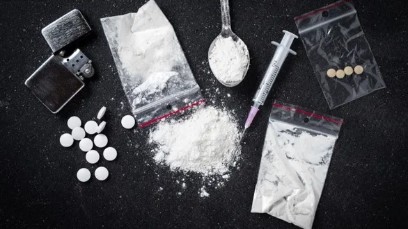 gandhinagar-st-depot-woman-caught-20-08-gram-md-drugs-husband-wanted