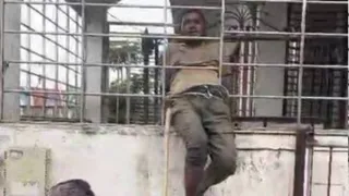 Surat Viral Video: વરાછામાં બંધ બંગલામાં ચોરીનો પ્રયાસ, ગ્રીલમાં ફસાયેલા યુવકને પાડોશીઓ પકડીને ધોકાથી ધોઈ નાંખ્યો
