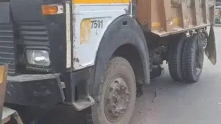 Rajkot: કુવાડવા પાસે મિત્રની મદદે જતાં યુવકનું ડમ્પર અડફેટે મોત, મોપેડ પરથી નીચે પટકાયો તે સાથે જ ટાયર નીચે માથું છુંદાઈ ગયું

