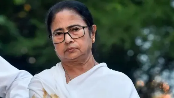 mamata-banerjees-faction-has-received-the-football-player-symbol-find-out-which-election-symbol-the-aroop-roy-faction-has-been-allotted