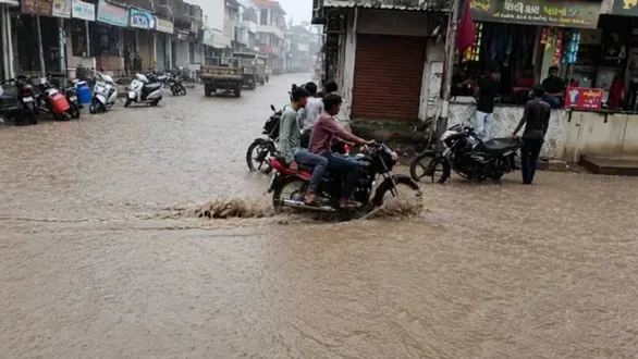 gujarat-monsoon-update-mahuva-records-over-4-inches-of-rain-gondal-drenched-in-2-hours