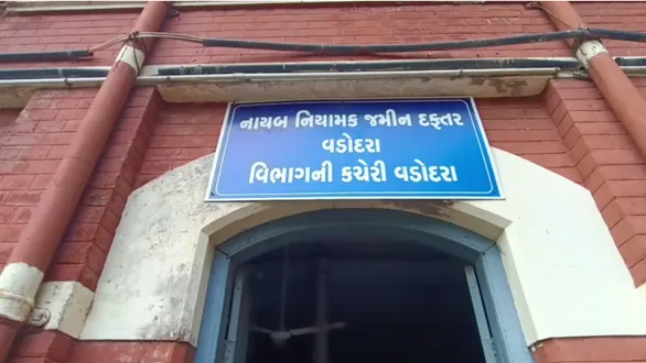 vadodara-revenue-land-records-department-employees-indefinite-strike-2000-employees