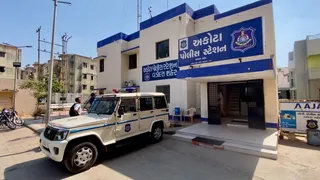 Vadodara: આડા સંબંધની શંકાએ જેટકોના ડેપ્યુટી એન્જિનિયર પર દંપતીનો ચપ્પુથી હુમલો, અકોટા પોલીસ મથકે ગુનો નોંધાયો
