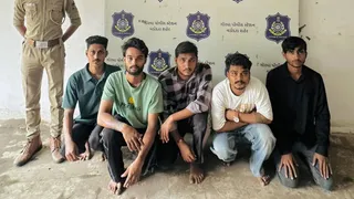 Vadodara Road Rage: શાસ્ત્રી બ્રિજ પર હોર્ન વગાડવા બાબતે દંપતી પર હીચકારો હુમલો, 5 ઈસમો ઓવરટેક કરીને તૂટી પડ્યા