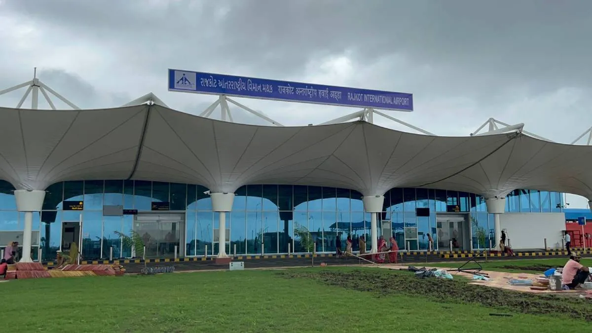 રાજકોટ હીરાસર એરપોર્ટના નવા ડાયરેક્ટર રીકે ધનંજયસિંહ મૂકાયા, કંડલામાં સોનલ નુરબુની નિમણૂંક
