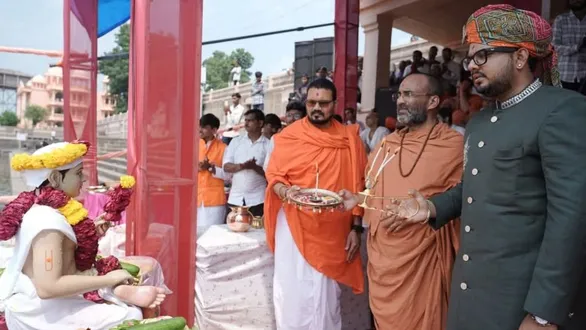 vadtal-dham-celebrates-jal-jhilani-ekadashi-with-grand-procession