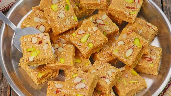 how-to-make-sing-til-sukhdi-at-home-easy-til-peanut-gur-papdi-recipe