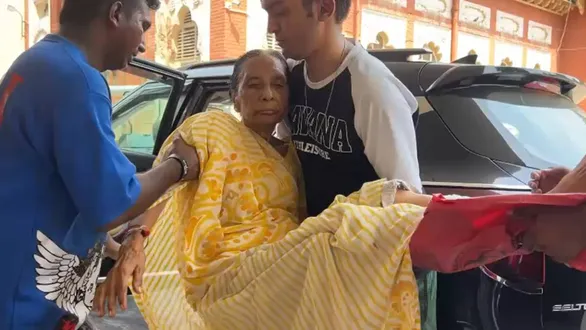 vadodara-monkey-attack-elderly-woman-hospitalized-with-20-stitches-in-sama-area