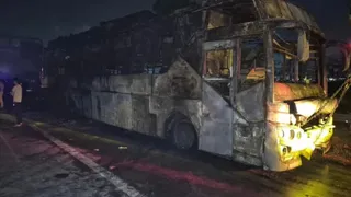 Greater Noida Bus Fire: યમુના એક્સપ્રેસવે પર ગોઝારો અકસ્માત, સ્લીપર બસમાં આગ લાગી; નવ મુસાફરોના મોત
