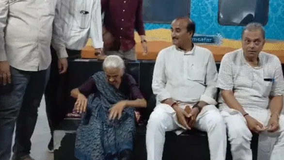 navsaris-90year-old-hiraba-quest-to-meet-pm-modi