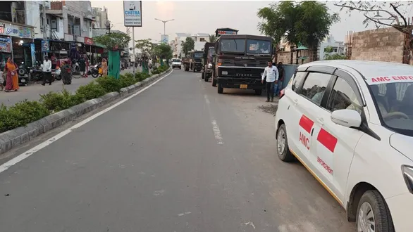 ahmedabad-encroachment-drive-amc-removes-over-1400-handcarts-and-400-sheds-across-city