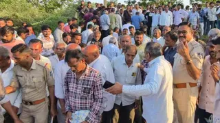Amreli: મોટા દેવળિયા ગામે ચેકડેમમાં ડૂબવાથી 4 યુવકોના મોત, ચાંચ બંદર ખાતે ગણેશ વિસર્જન વખતે તણાયેલો યુવક દરિયામાં ગુમ