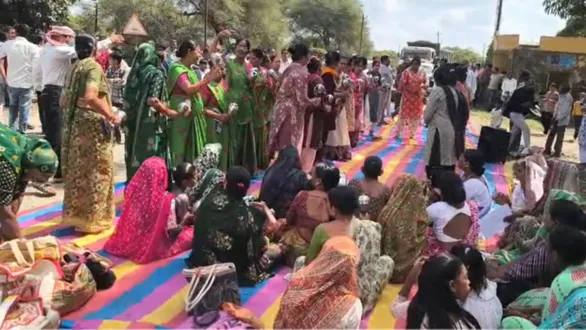 nareshwar-palej-road-issue-villagers-holds-protest-road-ni-varshi-vadodara-news