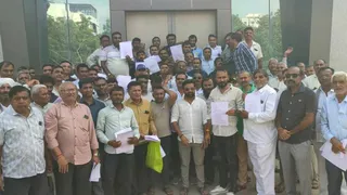 Rajkot: વીજ લાઈનો માટે જમીન સંપાદન સામે રાજકોટ જિલ્લાના 300 ગામોનો વિરોધ, ખેડૂતોએ કલેક્ટરને આવેદન આપ્યું