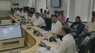 Vadodara News:VMCની રિવ્યુ બેઠકમાં કમિશનર અરુણ મહેશ બાબુની લાલ આંખ, 16 એન્જિનિયરો સહિત અધિકારીઓને નોટિસ