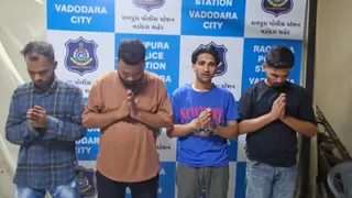 વડોદરામાં અસામાજિક તત્વો સામે કડક કાર્યવાહી: રાવપુરા અને ગોરવા પોલીસે 8 આરોપીઓને પકડી જેલભેગા કર્યા